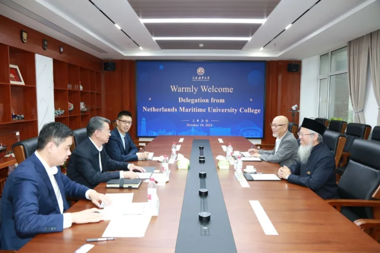 Strengthening Maritime Innovation: NMUC and Dalian Maritime University Collaborate on Advanced ROV Wireless System